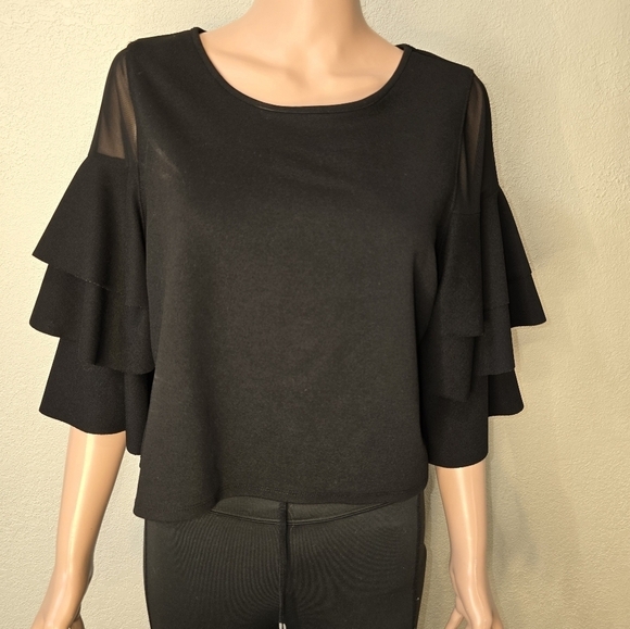 impulsive Tops - Impulsive Women's Black Blouse with Pleated Sleeves Size Medium